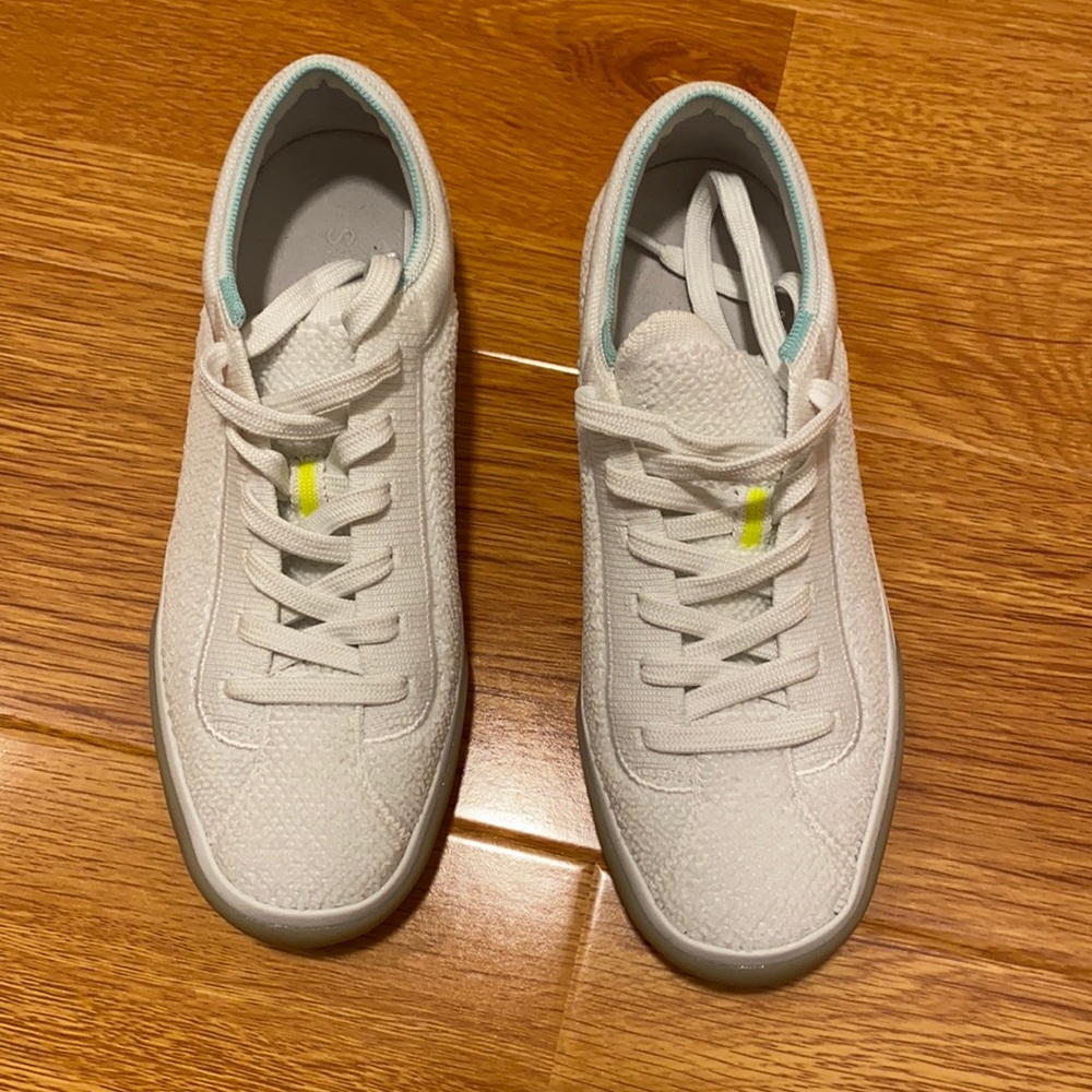 Rothy’s lace up sneakers in terry white - size 5